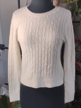 Classic Cable Knit Crewneck Sweater - White